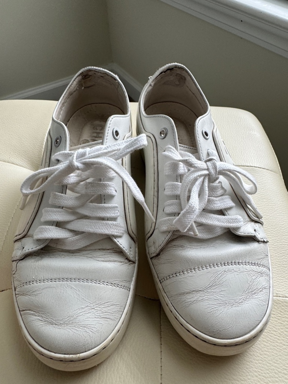 CHANEL White Leather CC Logo Low-Top Sneakers - Classic Lace-Up - Picture 6 of 10